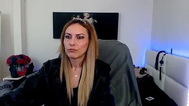EvelynQueenn online show from February 2025 06:15:01 AM