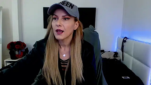 EvelynQueenn online show from February 2025 06:13:01 AM