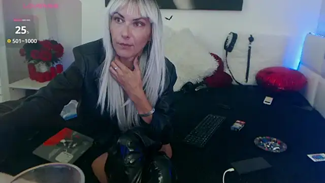 EvelynQueenn online show from September 2025 04:45:02 AM