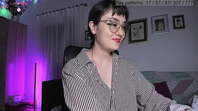 Snapshot of Conlosmichis chatting on February 2025 02:33:02 AM Conlosmichis online show from February 2025 02:33:02 AM