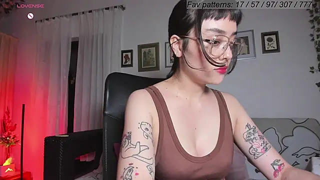 Snapshot of Conlosmichis chatting on February 2025 03:10:02 AM Conlosmichis online show from February 2025 03:10:02 AM