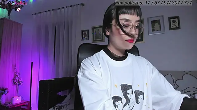 Snapshot of Conlosmichis chatting on February 2025 11:01:01 PM Conlosmichis online show from February 2025 11:01:01 PM