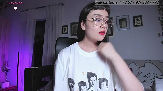 Snapshot of Conlosmichis chatting on March 2025 02:48:01 AM Conlosmichis online show from March 2025 02:48:01 AM