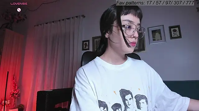 Snapshot of Conlosmichis chatting on March 2025 11:15:01 PM Conlosmichis online show from March 2025 11:15:01 PM