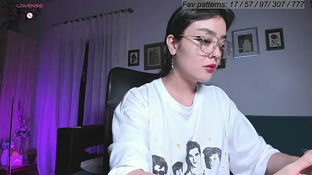 Snapshot of Conlosmichis chatting on March 2025 01:52:02 AM Conlosmichis online show from March 2025 01:52:02 AM