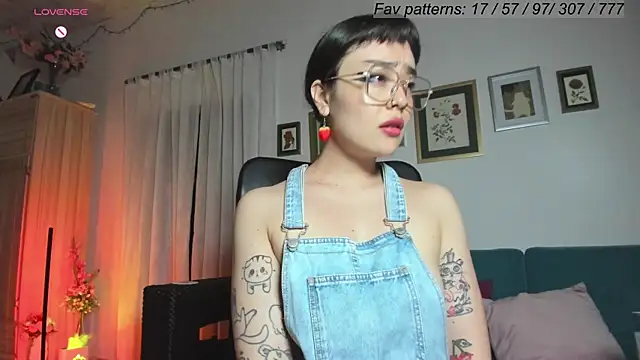 Snapshot of Conlosmichis chatting on March 2025 11:53:02 PM Conlosmichis online show from March 2025 11:53:02 PM