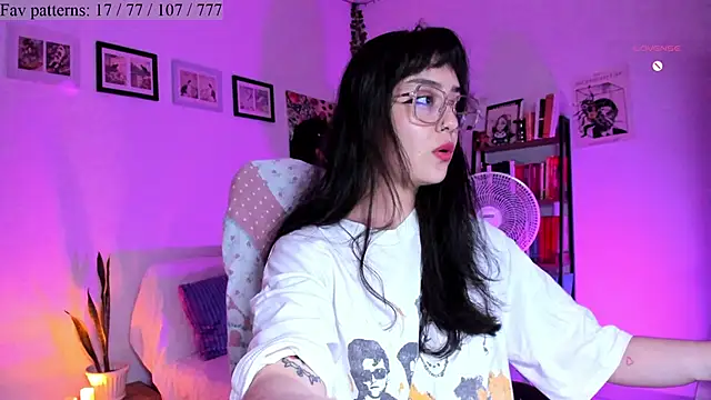 Snapshot of Conlosmichis chatting on October 2025 10:53:02 PM Conlosmichis online show from October 2025 10:53:02 PM