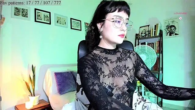 Snapshot of Conlosmichis chatting on October 2025 11:03:01 PM Conlosmichis online show from October 2025 11:03:01 PM