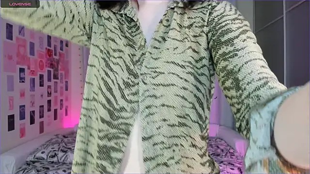 Vanessa Verona online show from December 2025 05:04:02 AM