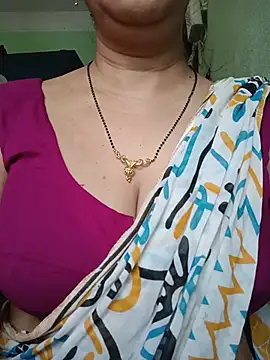 Snapshot of Rosy-B chatting on June 2026 12:02:02 AM Rosy-B online show from June 2026 12:02:02 AM