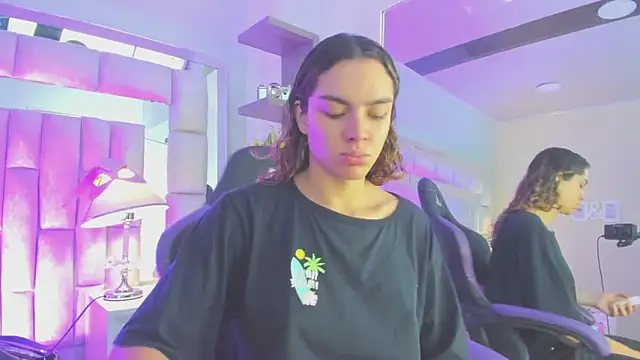 mariiahneedles online show from May 2026 06:46:02 PM
