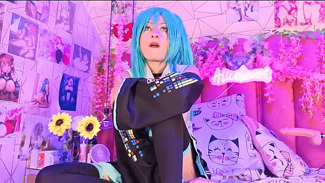 Alicebenett online show from November 2025 08:33:02 PM