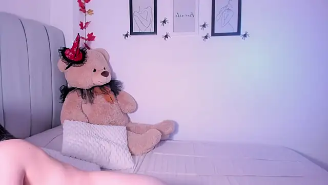 DannaHyde online show from October 2025 05:20:02 PM