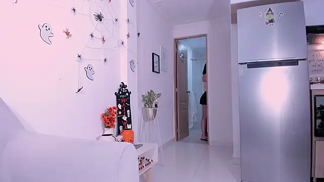 DannaHyde online show from October 2025 05:15:02 PM