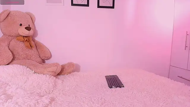 DannaHyde online show from November 2025 07:25:02 PM