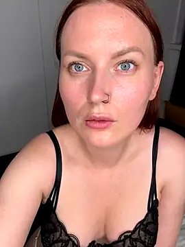 EmmaWarren online show from October 2025 05:02:02 PM