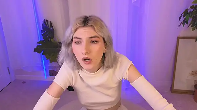 Mia Cheers online show from December 2024 05:09:01 PM