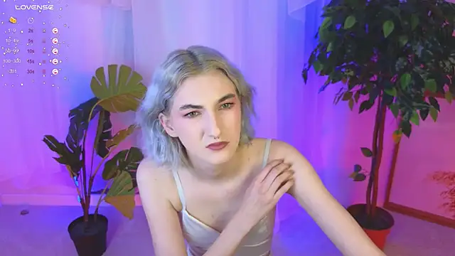 Mia Cheers online show from December 2024 05:25:01 PM