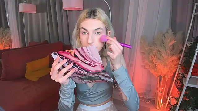 Mia Cheers online show from February 2025 02:05:01 PM