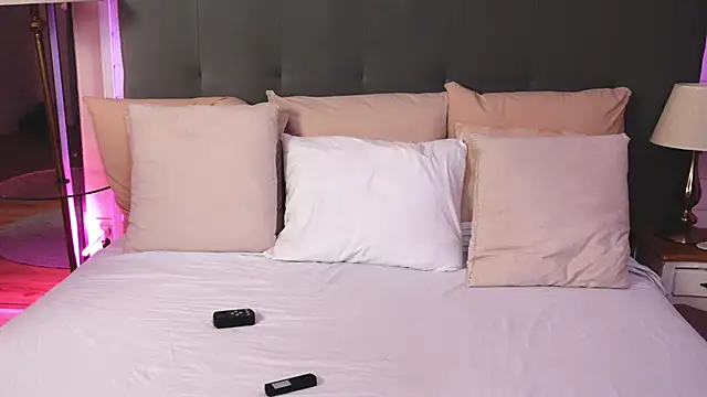 Snapshot of LinaReese chatting on October 2025 06:42:02 AM LinaReese online show from October 2025 06:42:02 AM