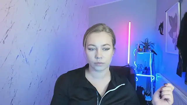 holly xglam online show from October 2025 06:09:01 PM