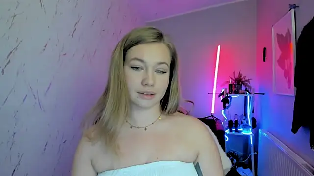 holly xglam online show from November 2025 07:47:01 PM