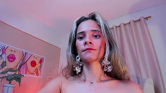 Snapshot of SkiinnyAna chatting on February 2025 01:45:02 AM SkiinnyAna online show from February 2025 01:45:02 AM