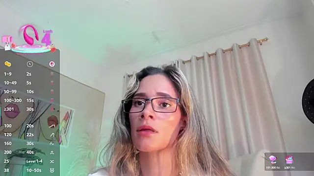 Snapshot of SkiinnyAna chatting on March 2025 01:43:02 AM SkiinnyAna online show from March 2025 01:43:02 AM