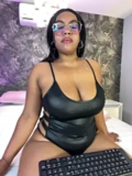 Snapshot of Esmeralda_Duarte chatting on July 2026 03:41:02 AM Esmeralda Duarte online show from July 2026 03:41:02 AM