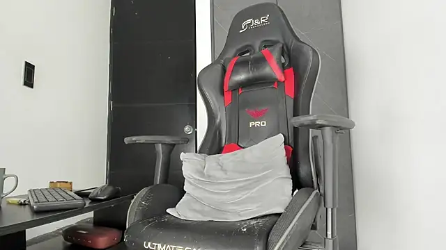 Snapshot of sergiio_mesa27 chatting on November 2025 02:49:01 PM sergiio mesa27 online show from November 2025 02:49:01 PM