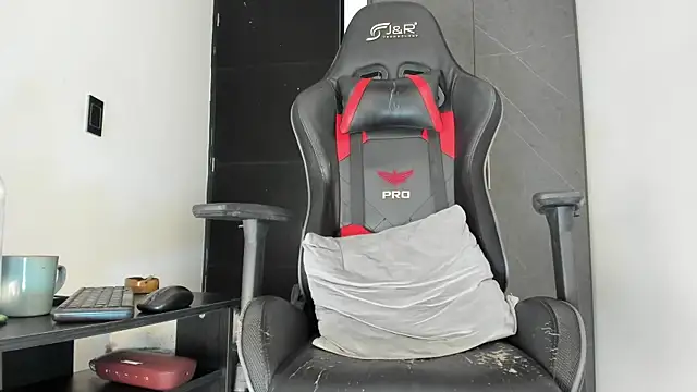 Snapshot of sergiio_mesa27 chatting on November 2025 03:01:02 PM sergiio mesa27 online show from November 2025 03:01:02 PM