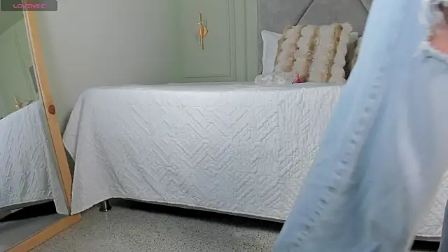  Miss Kimm online show from October 2025 12:06:01 PM