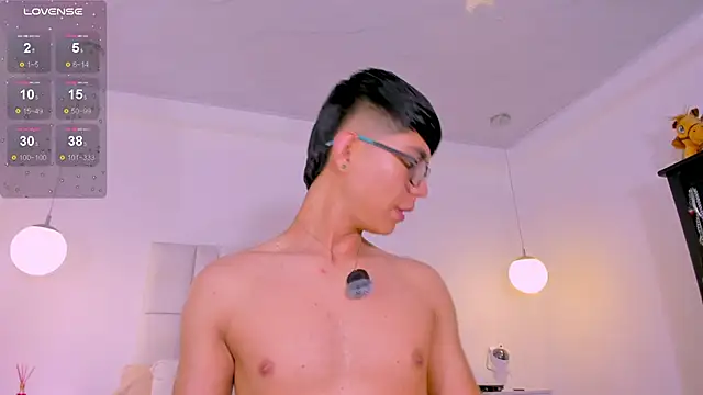 Snapshot of CodyTwink chatting on June 2026 10:35:02 PM CodyTwink online show from June 2026 10:35:02 PM