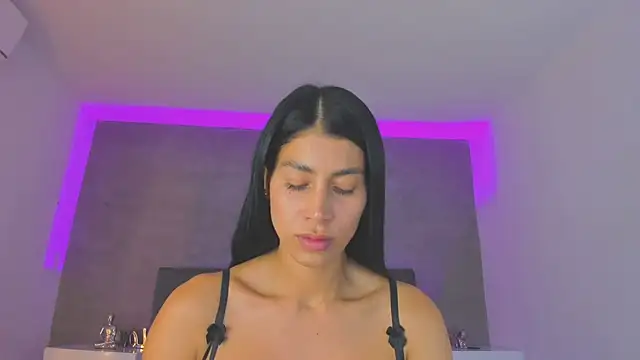 Snapshot of jasminehill_ chatting on February 2025 08:31:02 PM jasminehill online show from February 2025 08:31:02 PM