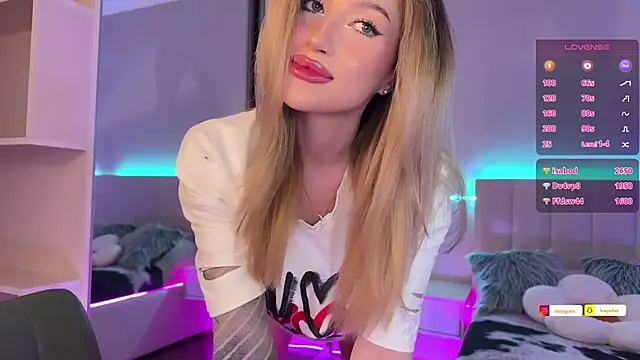 Snapshot of ellie_miu chatting on March 2025 02:43:01 AM ellie miu online show from March 2025 02:43:01 AM