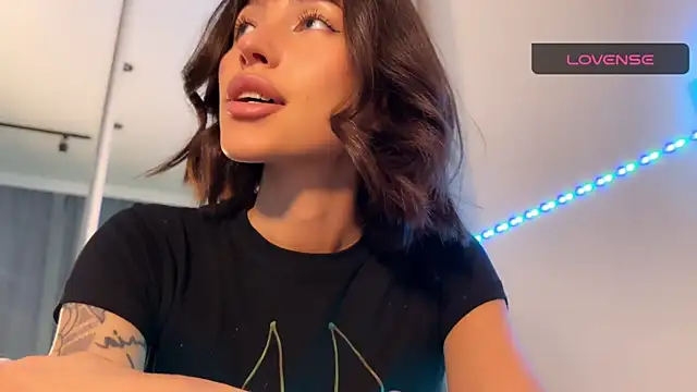 ellie miu online show from November 2025 08:08:01 PM