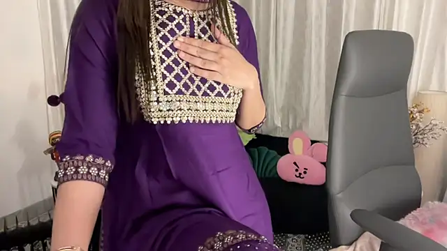 Snapshot of Unique-Beauty chatting on March 2025 02:51:01 PM Unique-Beauty online show from March 2025 02:51:01 PM