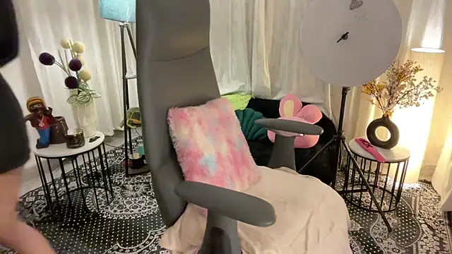 Snapshot of Unique-Beauty chatting on March 2025 02:47:01 PM Unique-Beauty online show from March 2025 02:47:01 PM