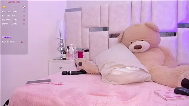 Miagiorgia  online show from December 2024 05:40:01 PM