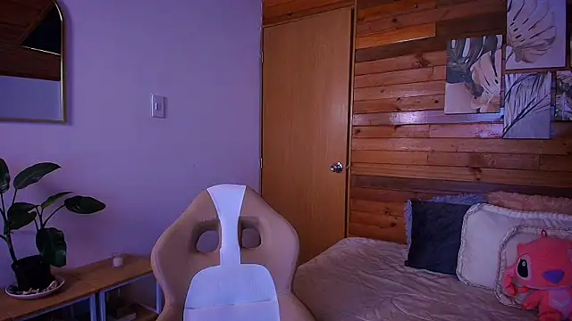 amber curly online show from April 2026 06:53:02 PM