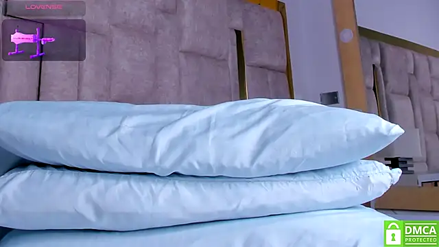 Eris Rose online show from November 2025 08:20:01 PM