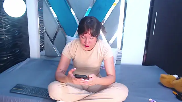 Snapshot of Victoria_Coleman chatting on October 2025 11:05:02 AM Victoria Coleman online show from October 2025 11:05:02 AM