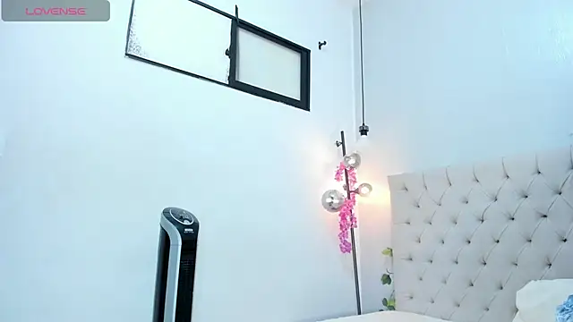 Snapshot of Victoria_Coleman chatting on October 2025 07:27:01 PM Victoria Coleman online show from October 2025 07:27:01 PM