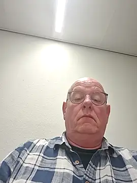 andrejoyfull64 online show from December 2025 07:26:02 AM