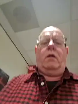 andrejoyfull64 online show from April 2026 11:21:01 AM