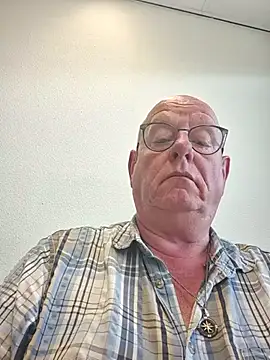 andrejoyfull64 online show from July 2026 11:23:01 AM