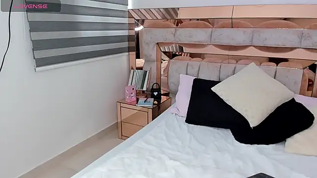 Snapshot of CamiiLovers chatting on February 2025 09:15:01 PM CamiiLovers online show from February 2025 09:15:01 PM