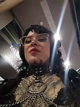 taaylor33 online show from May 2026 01:02:04 AM