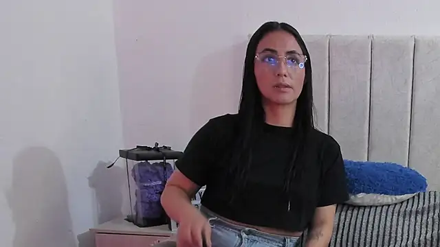 Snapshot of anny_roberts chatting on April 2026 04:08:01 PM anny roberts online show from April 2026 04:08:01 PM