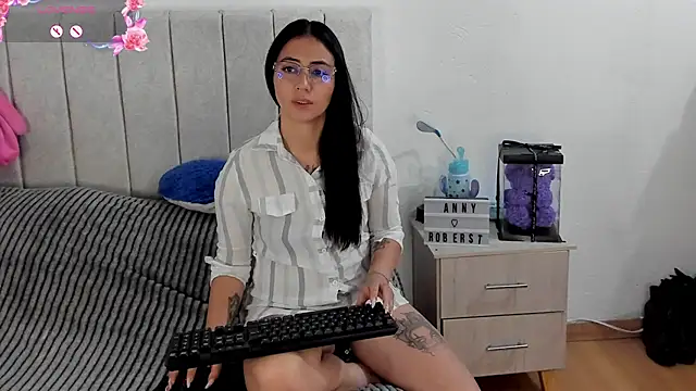 Snapshot of anny_roberts chatting on May 2026 03:19:02 PM anny roberts online show from May 2026 03:19:02 PM